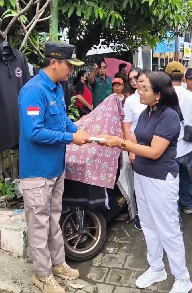 Ibu Bupati Badung Tinjau Warga Terdampak Banjir di Lingkungan Gadon